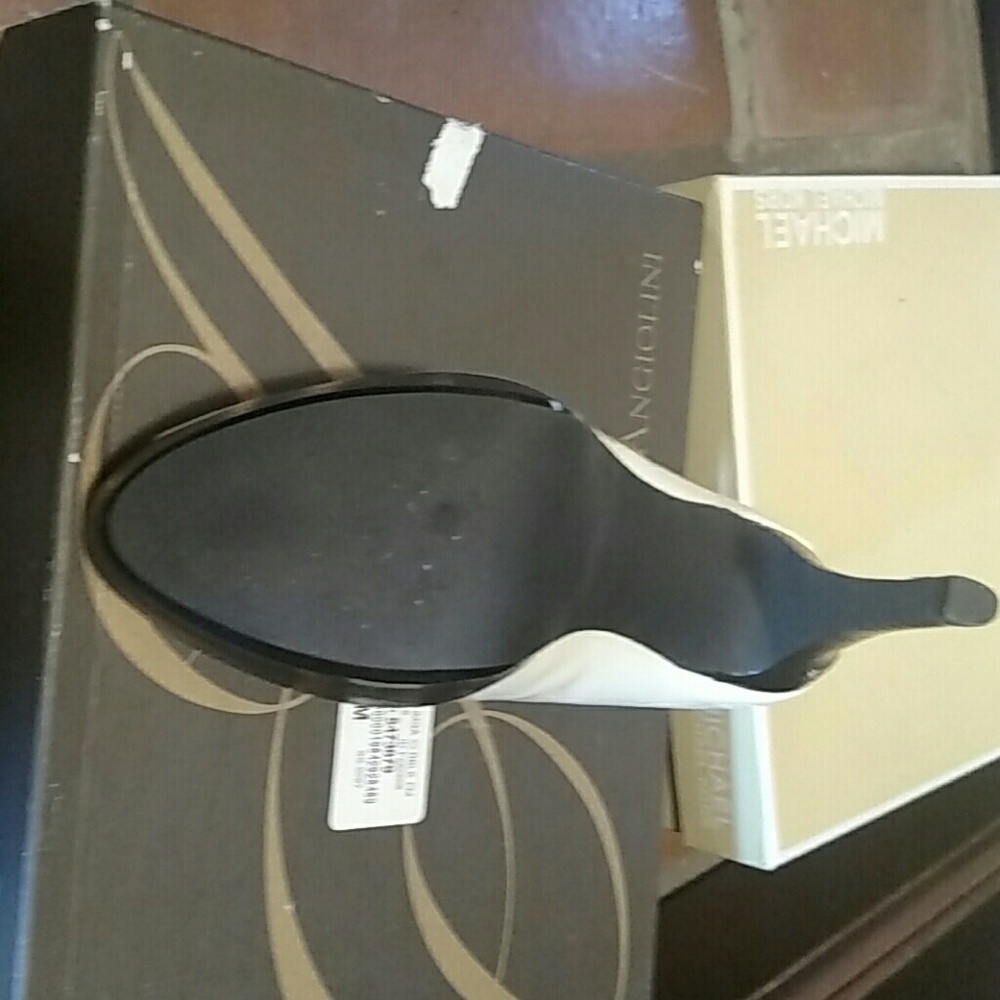 Shoes - Picture 2 of 3